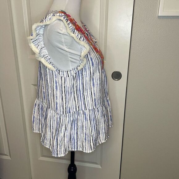 THML Embroidered Top Size Small - Picture 3 of 10